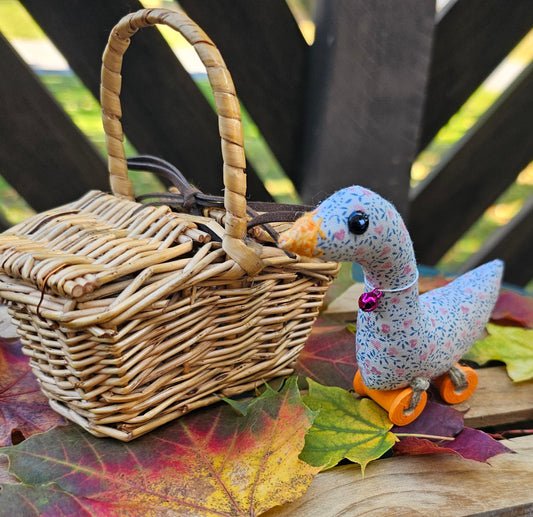 Heart/Floral Goose Spoolie