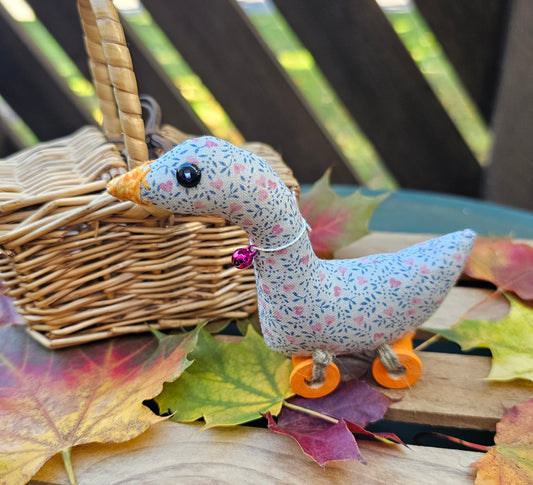 Heart/Floral Goose Spoolie
