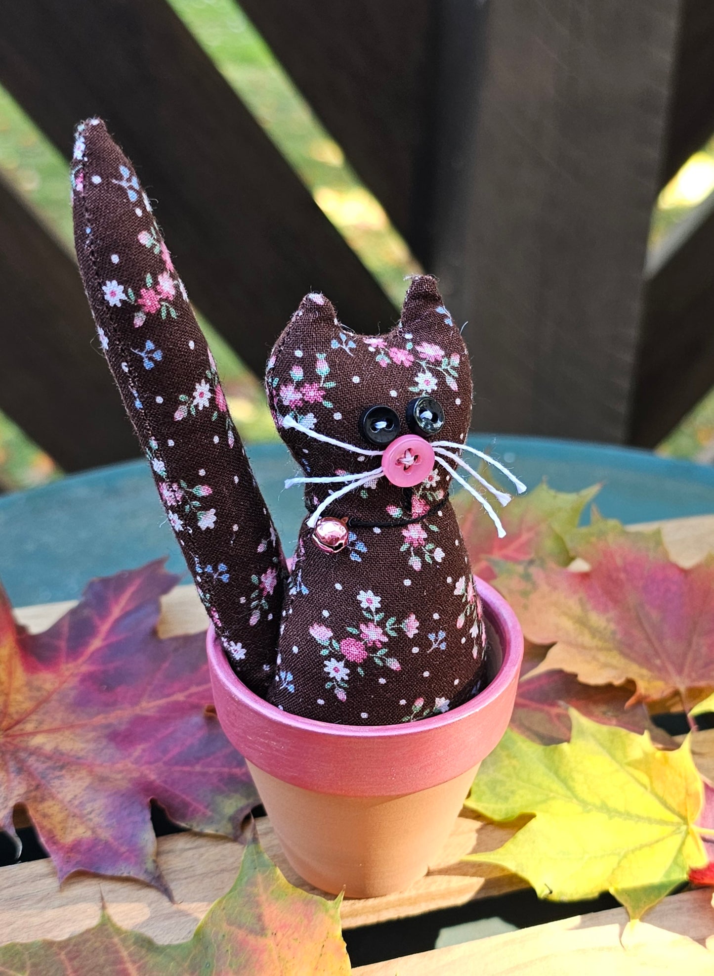 Brown Floral Kitty in a Cup